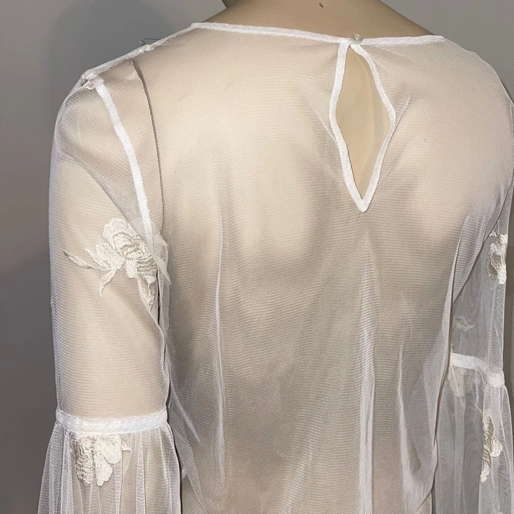 Women Ivory Sheer Net w/Appliqués/Pheasant Sleeve Shirt-Size- XS - Picture 4 of 8